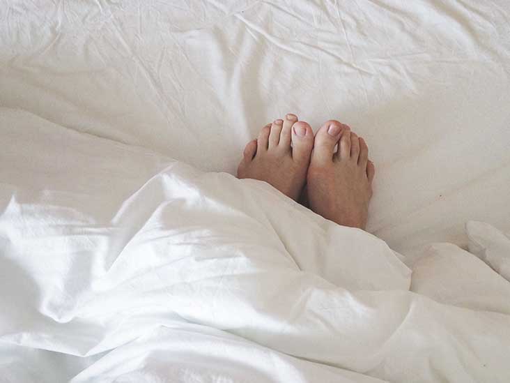 3151-female_feet_blanket_bed-732x549-thumbnail.jpg