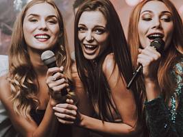 Время петь: как караоке влияет на наши здоровье и красоту 