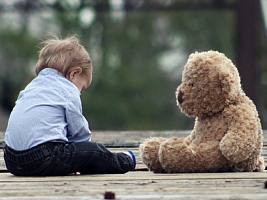 6 признаков, что человека недостаточно любили в детстве: как это исправить