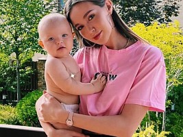 «Рожать умею!»: Анастасия Костенко отрицает, что удерживает мужа тремя детьми (и намекает на четвертую беременность)