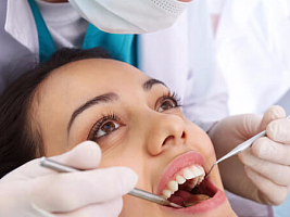 Личный опыт: стоит ли чистить зубы у стоматолога?