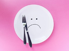 Как популярные мифы о похудении мешают сбросить вес: от маленьких порций до отказа еды после шести