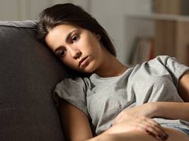 7 симптомов нехватки прогестерона у женщин и основные способы диагностики
