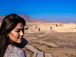 Штраф за губы, увольнение за пряди: как женщин Туркменистана лишают красоты