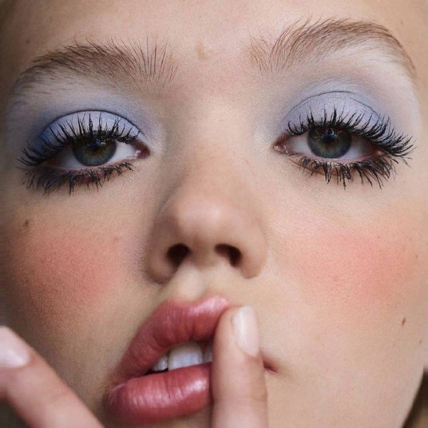 Как год рождения вашей мамы связан с модным макияжем из TikTok Как год рождения вашей мамы связан с модным макияжем из TikTok