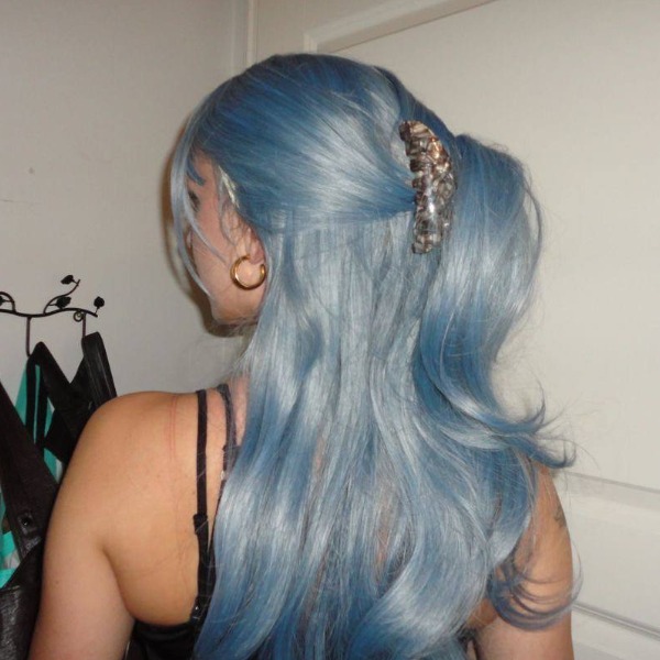 Голубые или синие локоны — новый тренд в окрашивании волос Голубые или синие локоны — новый тренд в окрашивании волос