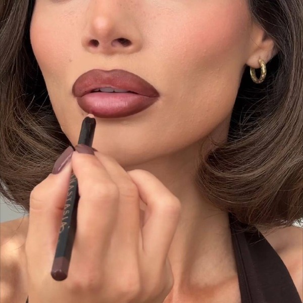 Трендовые оттенки помад и блесков в первой половине нового года