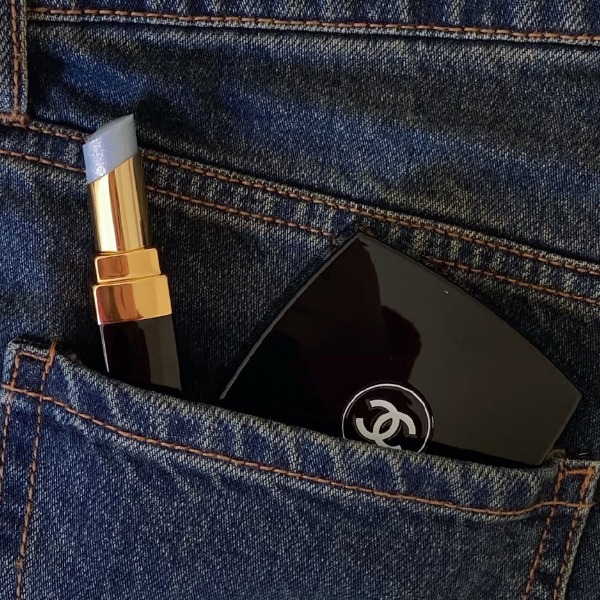 Как Chanel сделали популярным джинсовый макияж