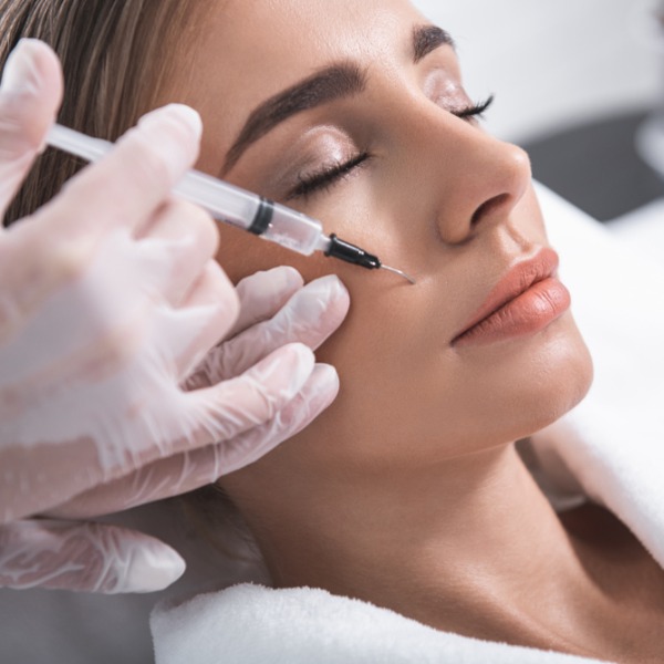 Отёк после филлеров: почему у кого-то он сильнее и как этого избежать Отёк после филлеров: почему у кого-то он сильнее и как этого избежать