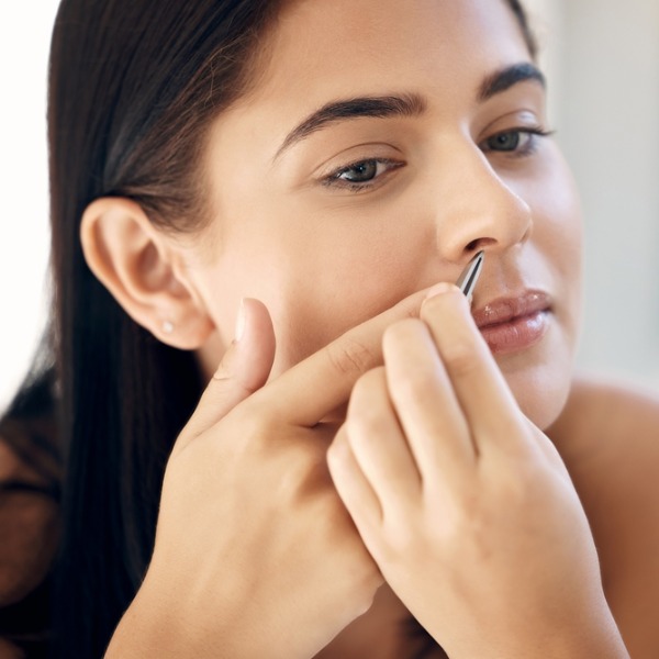 Оставьте на месте: почему опасно выщипывать волосы в носу