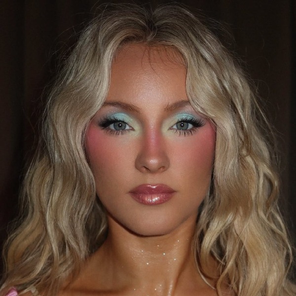 Вдохновляетесь ярким креативным макияжем в стиле Зары Ларссон? Рассказываем, какие продукты для него понадобятся 