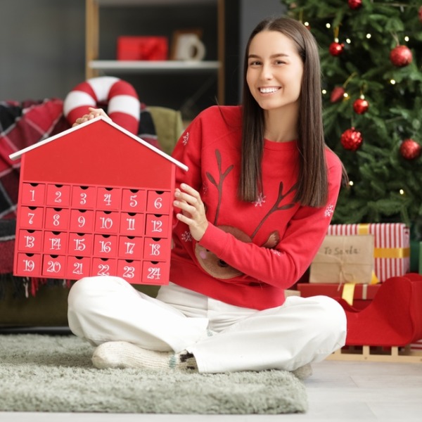 Топ-8 новогодних адвент-календарей: красота за каждой дверцей  