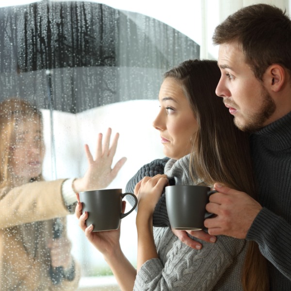 Третий лишний: как понять, что друзья мешают вам строить отношения (и что с этим делать)