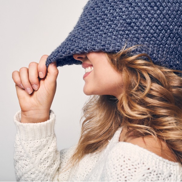 Как сохранить объем волос зимой и не испортить их под шапкой Как сохранить объем волос зимой и не испортить их под шапкой