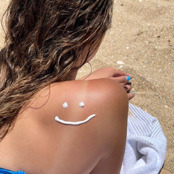 Как правильно защитить волосы на пляже