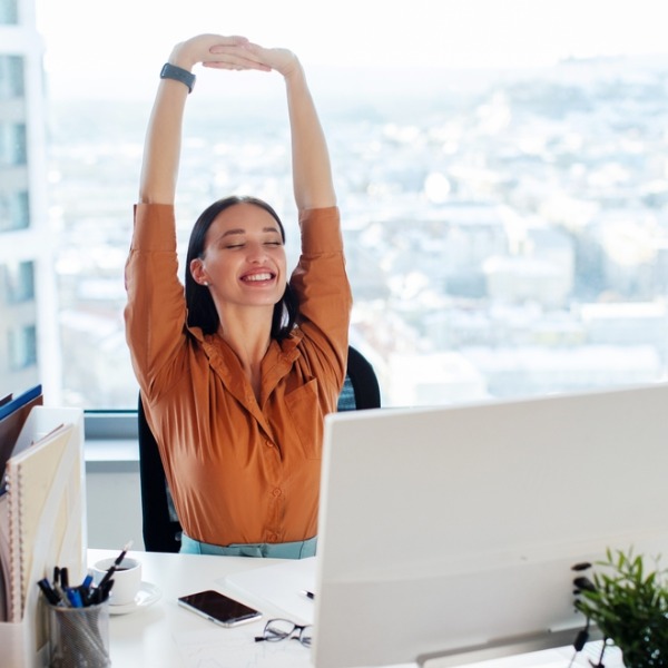 Энергия гибкости: 8 упражнений на растяжку, которые можно делать в офисе Энергия гибкости: 8 упражнений на растяжку, которые можно делать в офисе