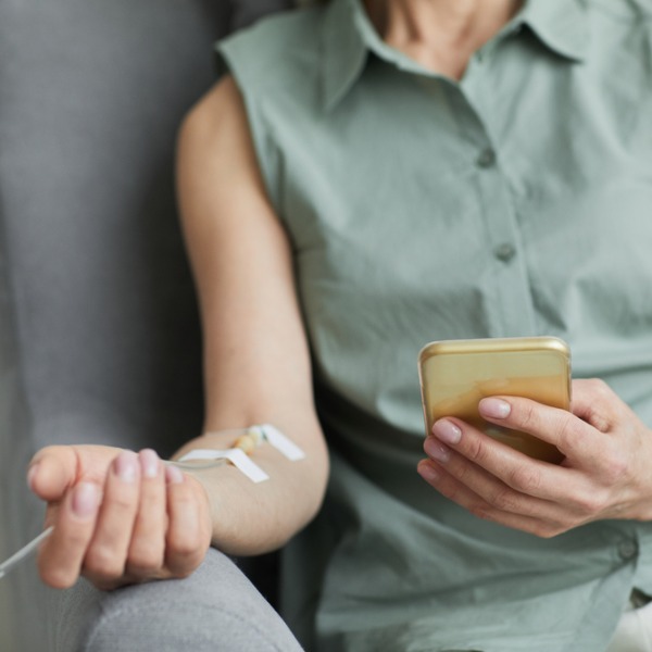 Капельницы красоты: что такое инфузионная терапия и насколько она безопасна