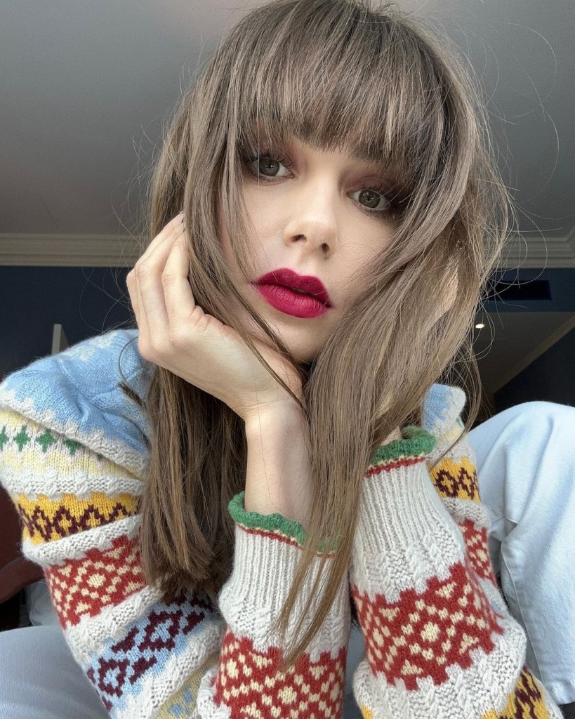 lilyjcollins_323875848_650926146784939_2557566518595223039_n.jpg