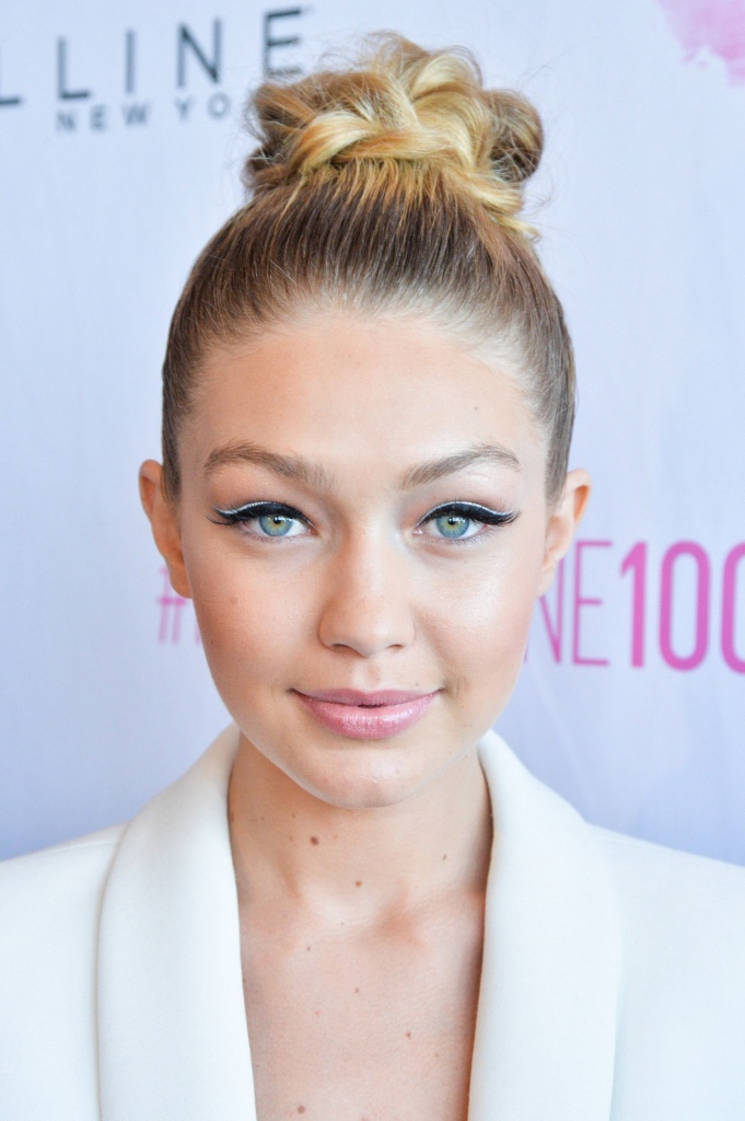 beauty-2015-06-gigi-hadid-eyeliner-maybelline-double-white-main.jpg