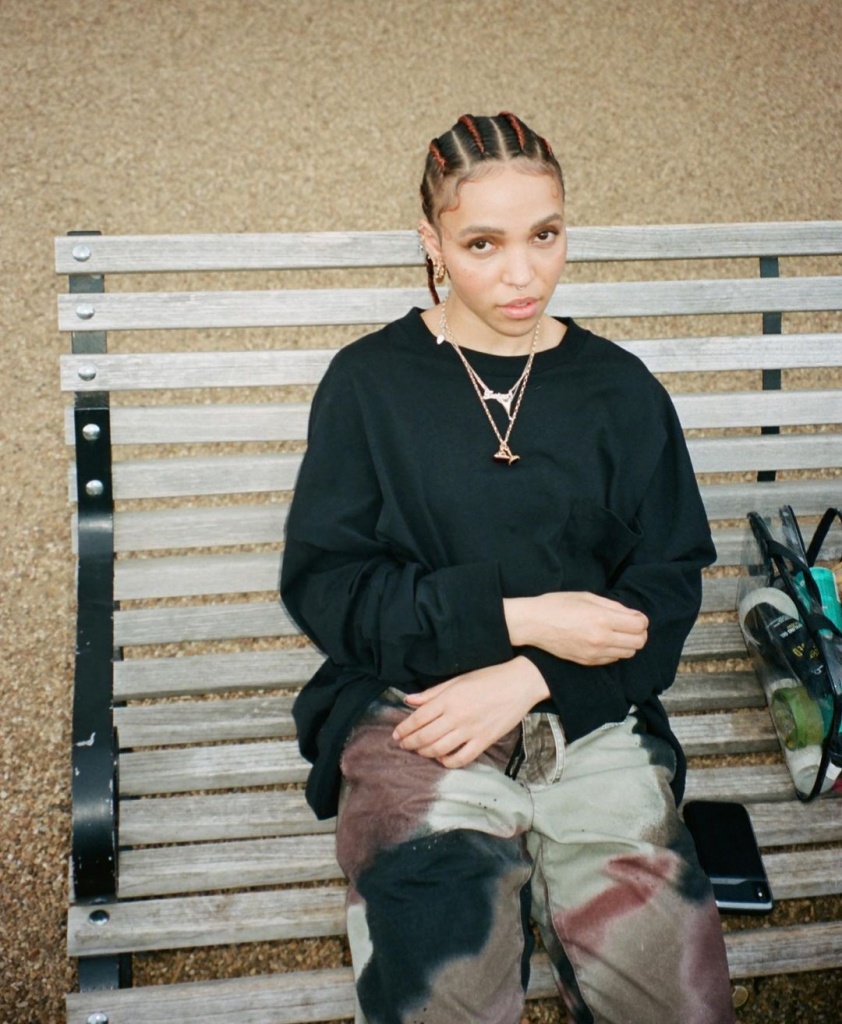 Певица FKA Twigs Певица FKA Twigs