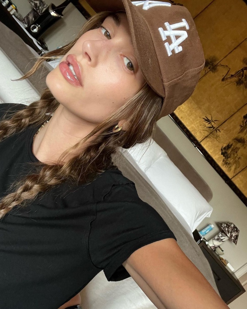 haileybieber_278129518_1049970788920414_4590266824039455566_n.jpg