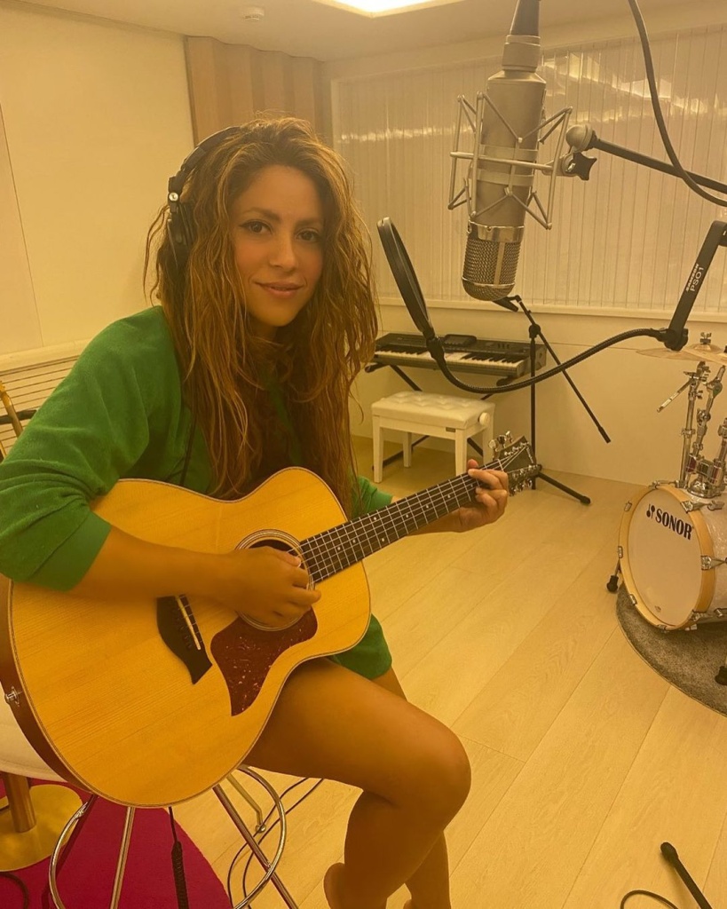 Шакира shakira_242029847_130330509330597_7589329571541973666_n (1).jpg