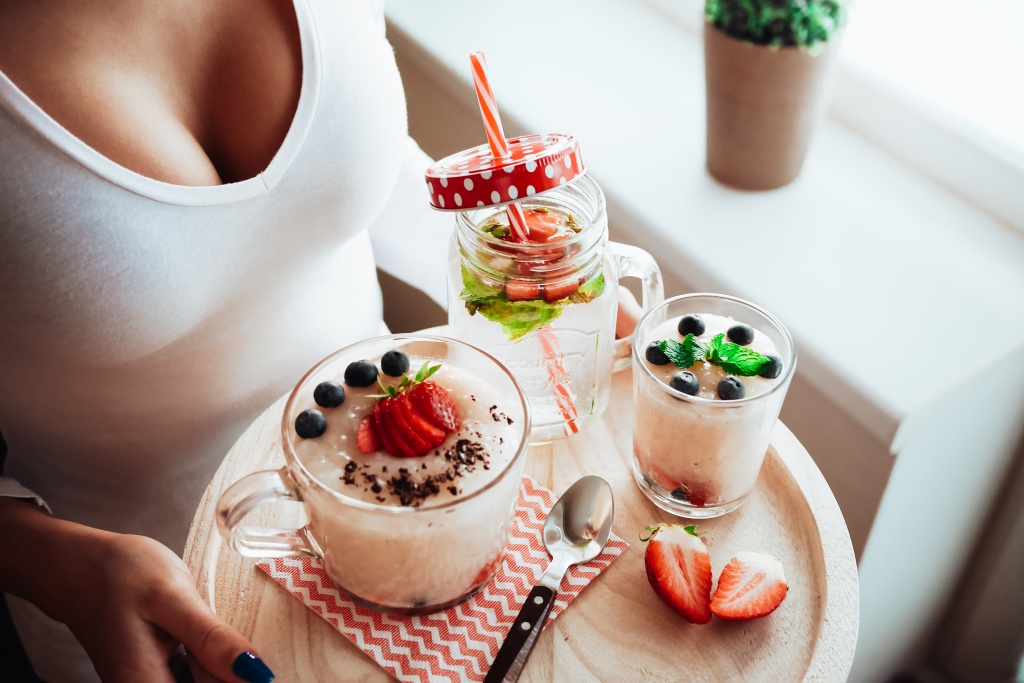 morning-breakfast-tapioca-with-fruits-picjumbo-com.jpg