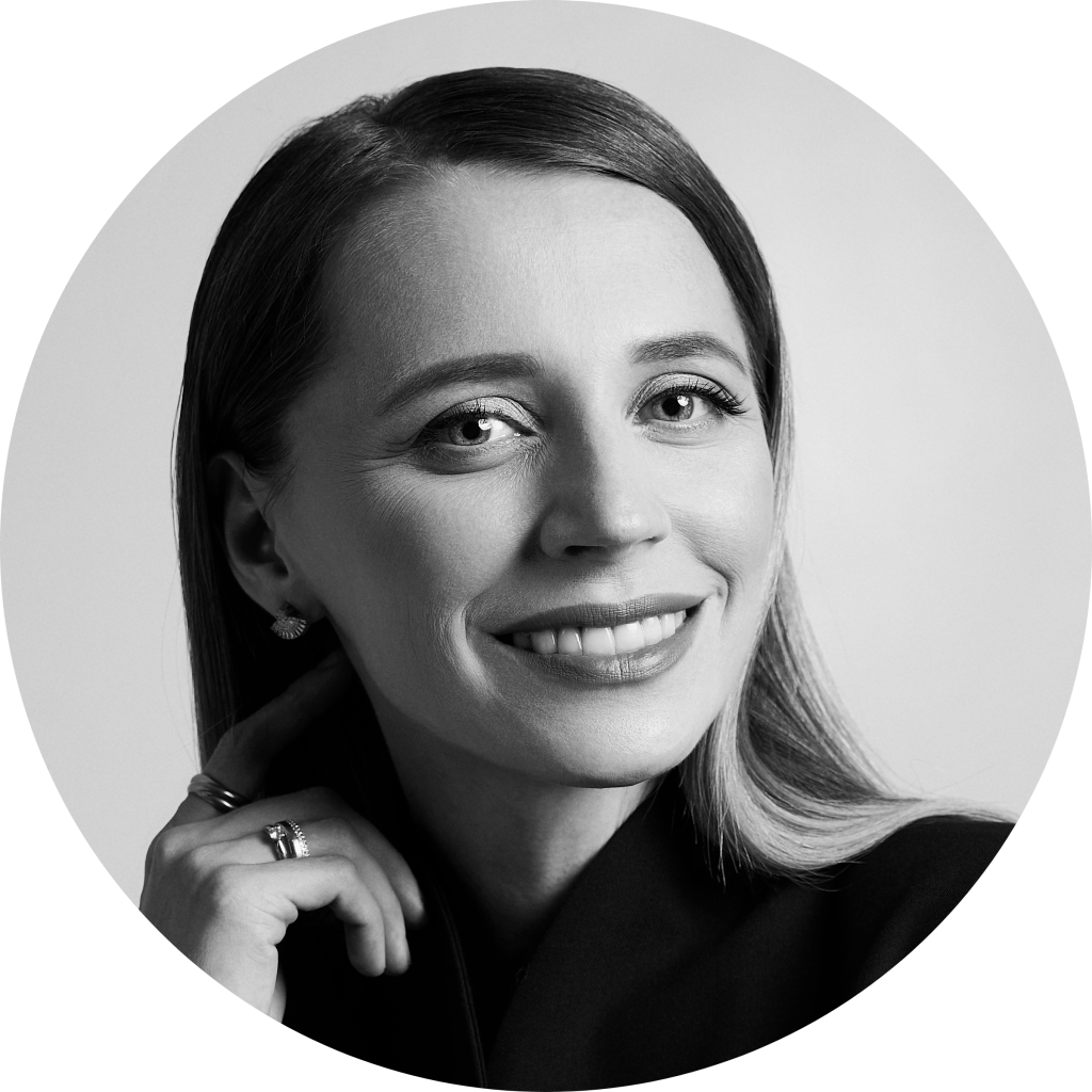 Олеся Коганова-photoaidcom-greyscale-photoaidcom-cropped.JPG