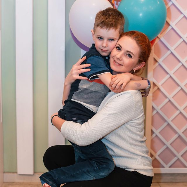 Лена Катина с сыном.jpg