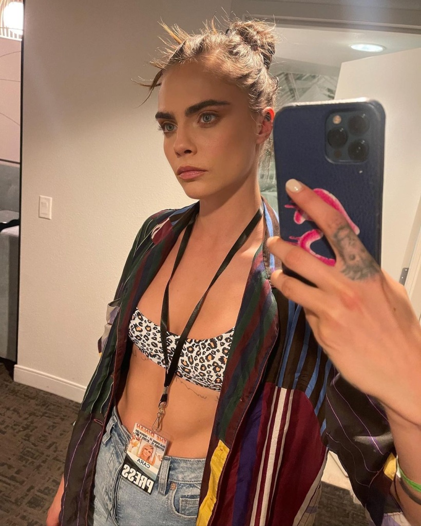 Кара Делевинь caradelevingne_245114244_3047725448887735_7115774266882261206_n.jpg