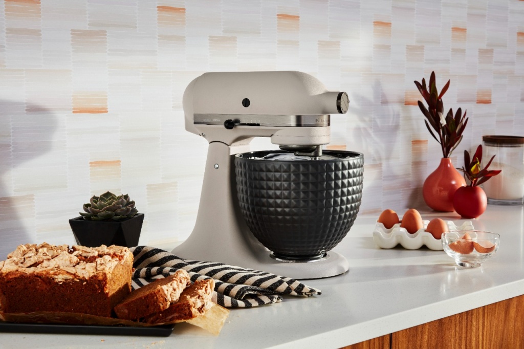 Лимитированная модель настольных миксеров «Light & Shadow» KitchenAid.jpeg Лимитированная модель настольных миксеров «Light & Shadow» KitchenAid.jpeg