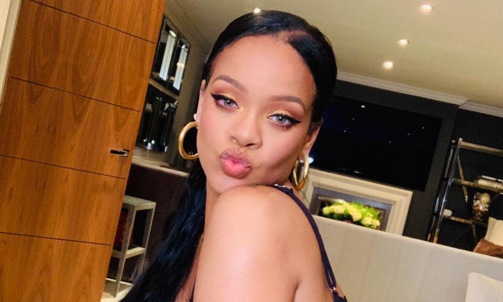 Perché Rihanna usa una cura della pelle minima durante la gravidanza (ma compensa con il trucco)