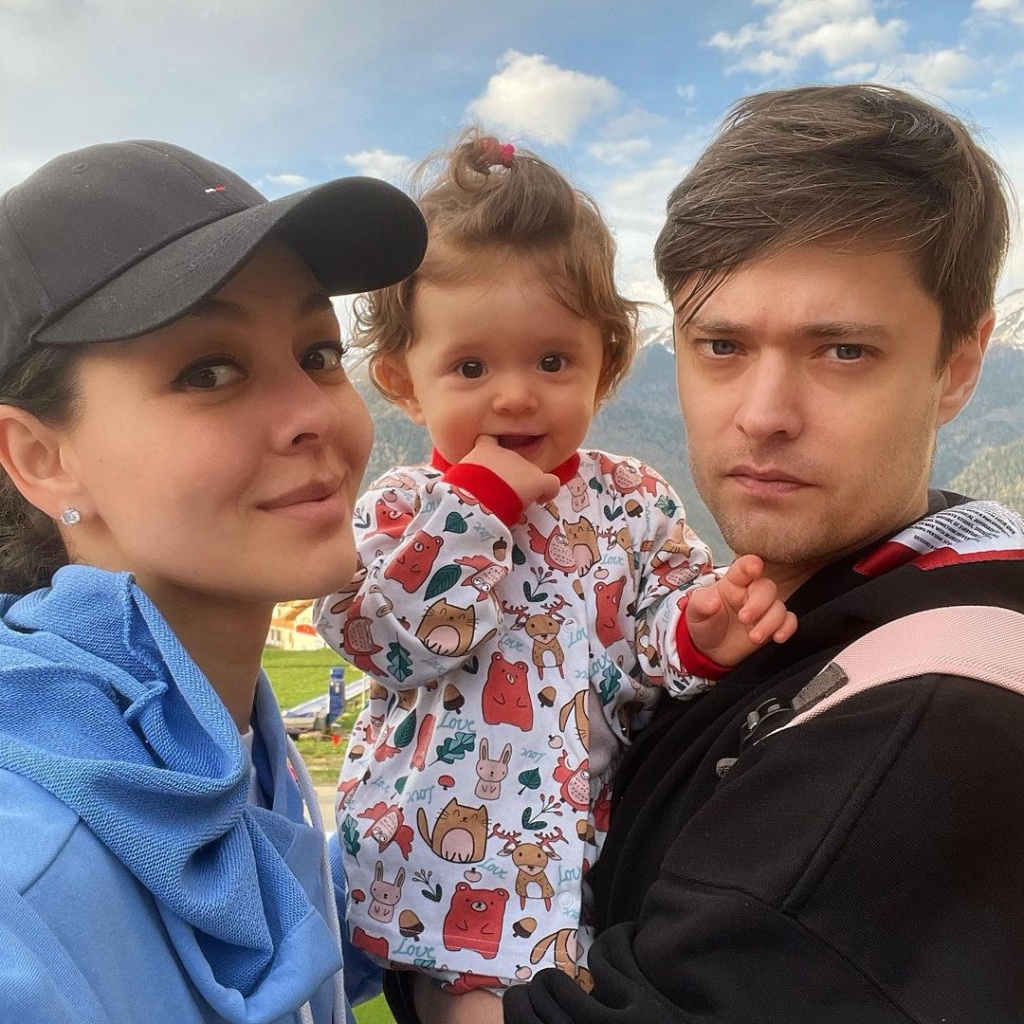 Марина Кравец с мужем и дочерью