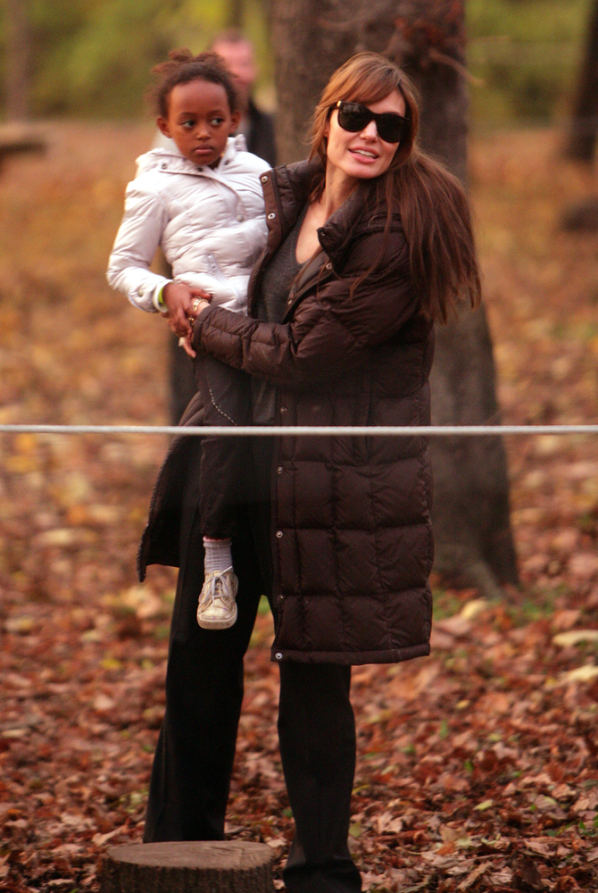 Анджелина Джоли с дочерью Захарой.jpg