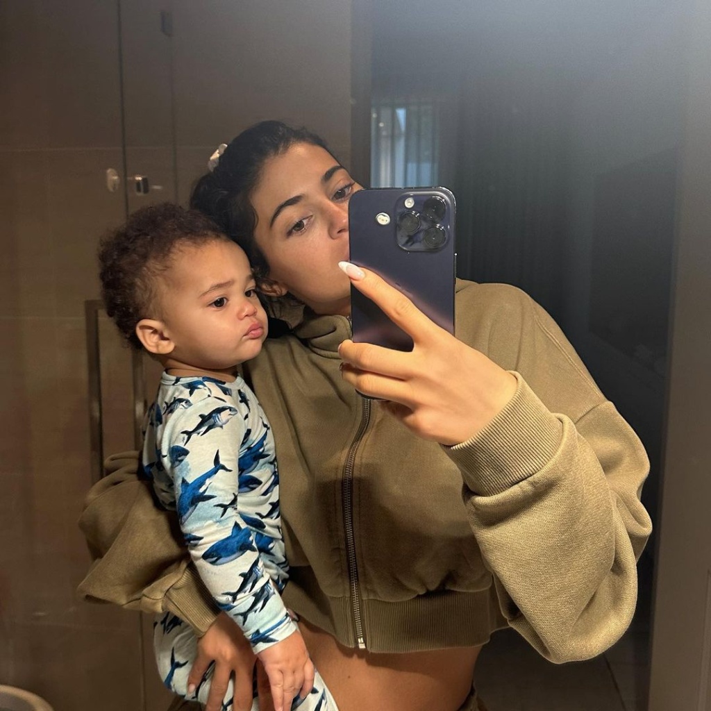 Кайли Дженнер kyliejenner_326592720_8972772122740576_5440987942650107470_n.jpg