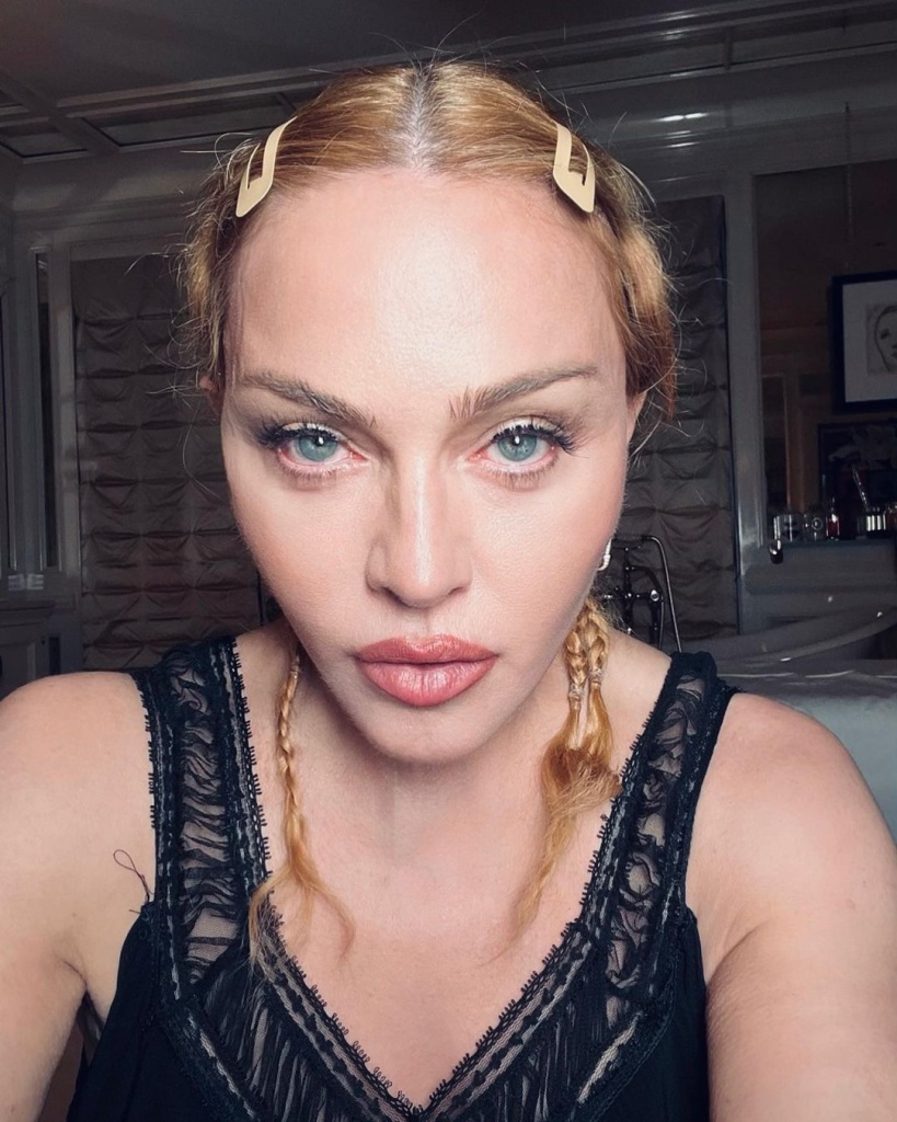 madonna_354428762_955209182469412_7031772005427644124_n.jpg