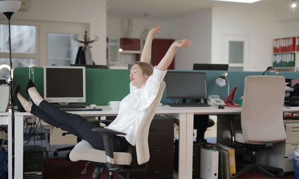 Асаны йоги в офисе.jpg