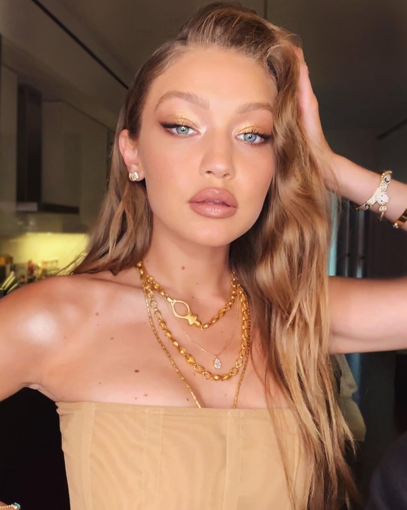 gigihadid_67959967_2484930295070288_8201677197287353641_n.jpg