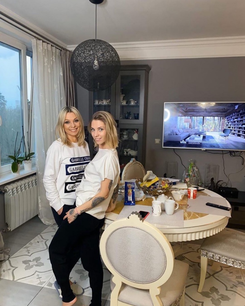 Ирина Салтыкова с дочерью Ирина Салтыкова с дочерью
