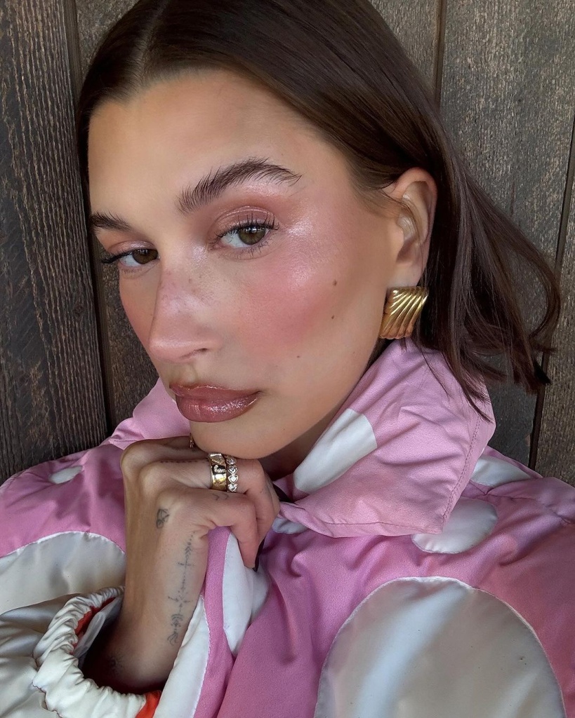 haileybieber_post_22_11_2023_02_48_423241278445493085455.jpg