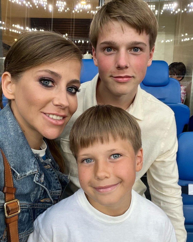 Юлия Барановская с сыновьями