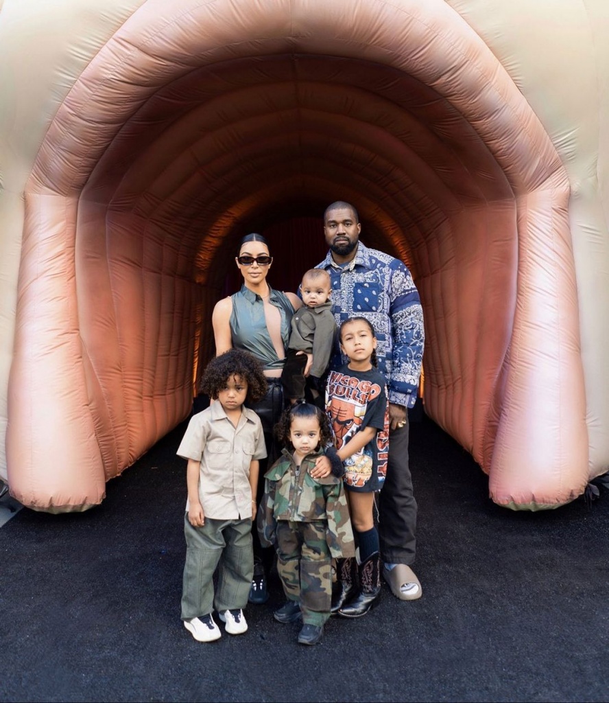 kimkardashian_84257970_598133360737228_5517371138052047751_n.jpg kimkardashian_84257970_598133360737228_5517371138052047751_n.jpg