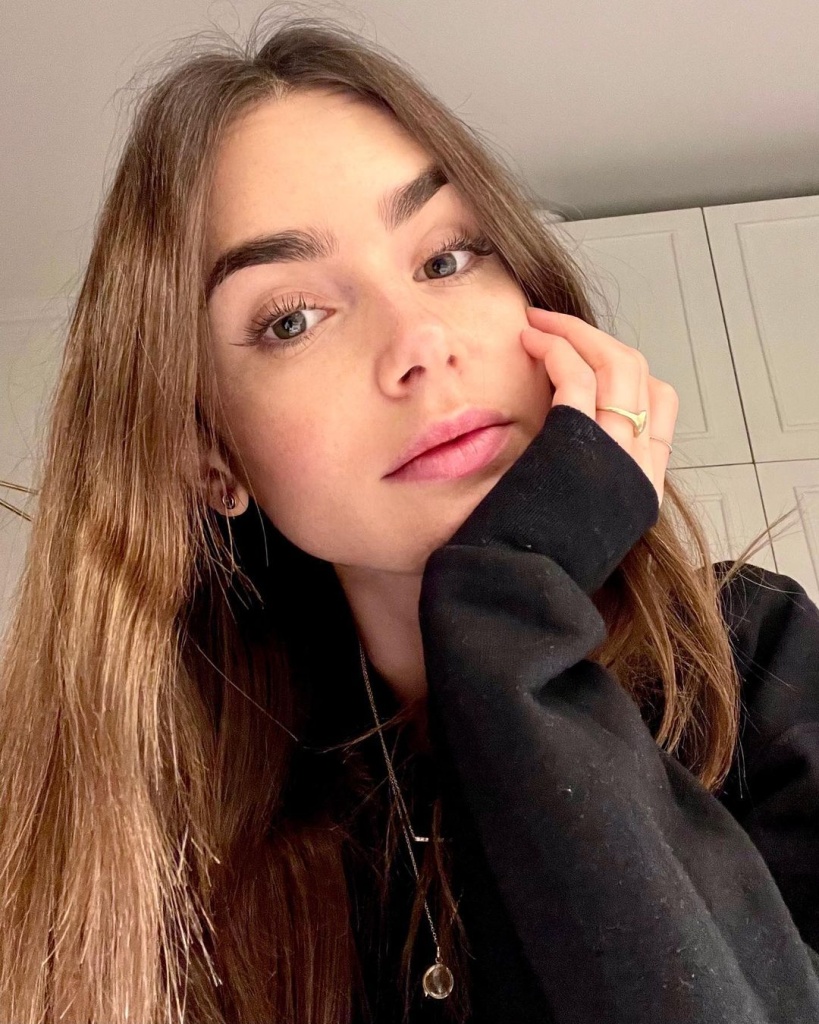 Лили lilyjcollins_218144397_864602410834505_7714864022794803246_n.jpg