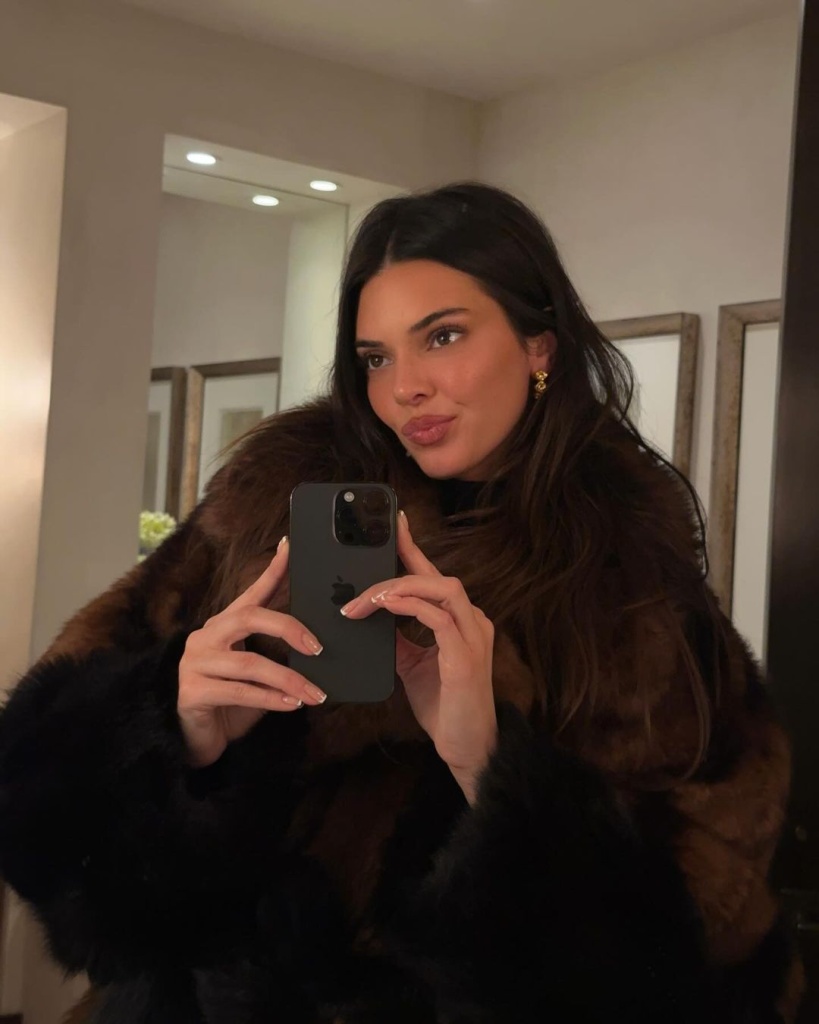 kendalljenner_post_19_12_2023_22_29_433261441807308660291.jpg