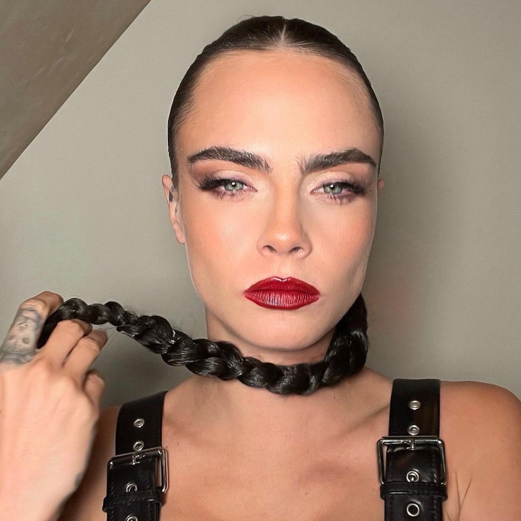 Кара Делевинь caradelevingne_247140373_1047605976075202_8955444374345618455_n.jpg