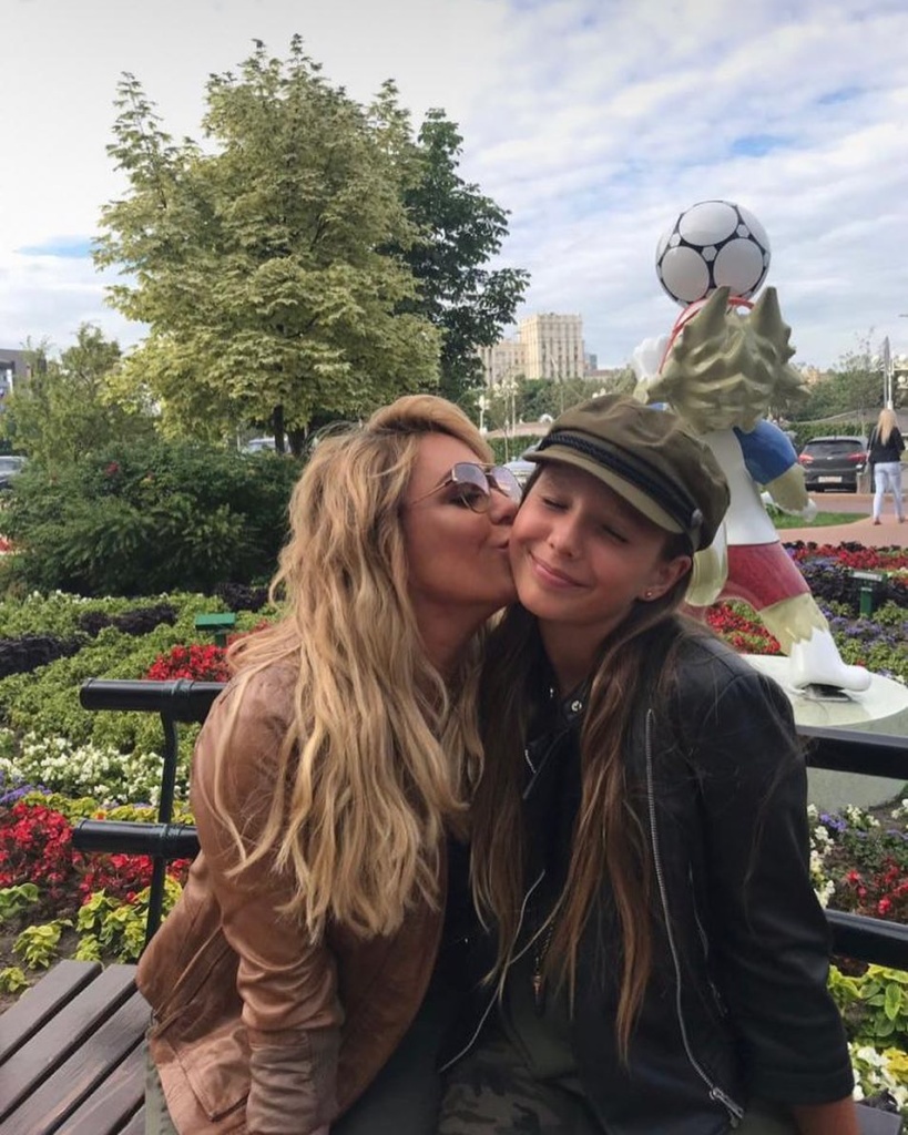 Юлия Началова с дочерью Верой veraldonina_272975960_315127250408221_4823634124325507685_n.jpg