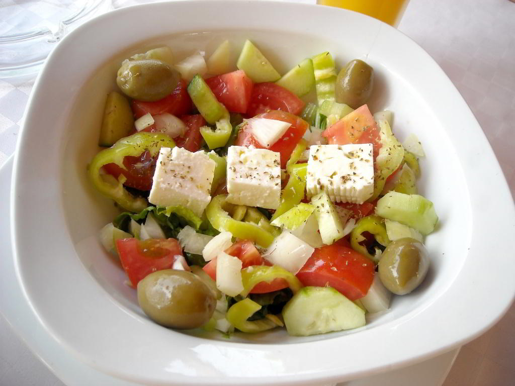 greek-salad-1320264-1600x1200.jpg