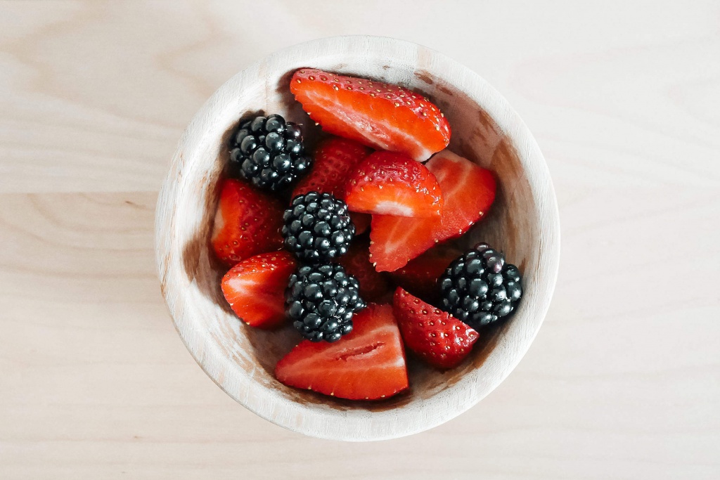 fresh-strawberries-and-blackberries-in-little-bowl-2210x1475.jpg fresh-strawberries-and-blackberries-in-little-bowl-2210x1475.jpg