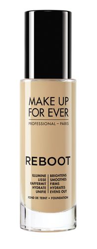 BACKSTAGEBOX_packshot_reboot_y244_closed.jpg BACKSTAGEBOX_packshot_reboot_y244_closed.jpg