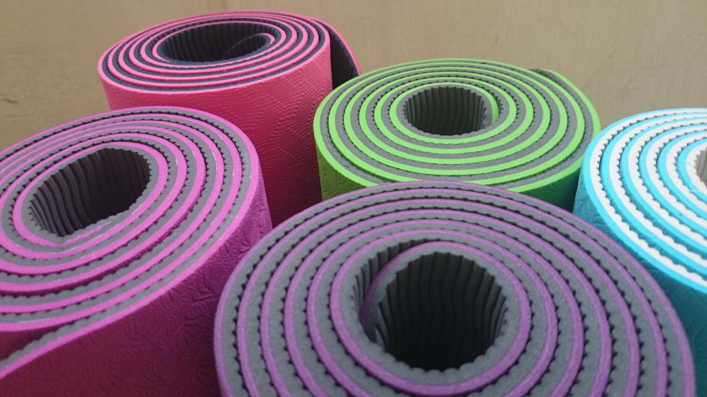 yoga-mats-1620086-1600x900.jpg